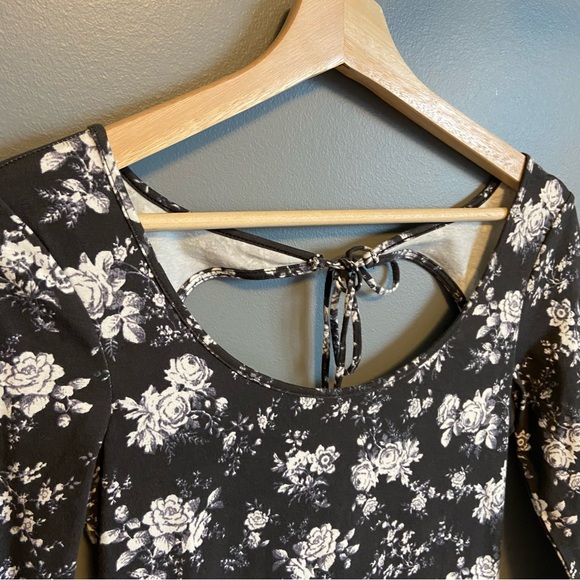 Easy floral mini dress - Picture 2 of 4